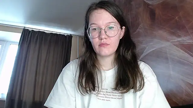 Snapshot of MiriamOr chatting on 01.17.25 MiriamOr online show from 01.17.25