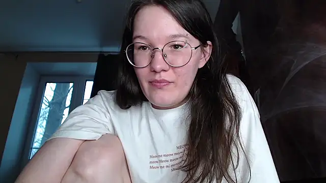 Snapshot of MiriamOr chatting on 01.19.25 MiriamOr online show from 01.19.25