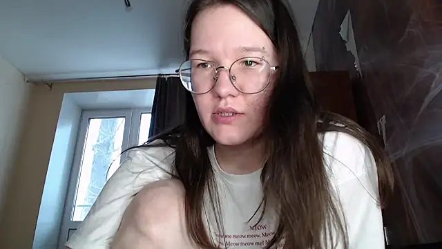 Snapshot of MiriamOr chatting on 01.20.25 MiriamOr online show from 01.20.25