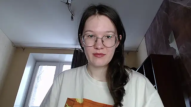 Snapshot of MiriamOr chatting on 01.24.25 MiriamOr online show from 01.24.25