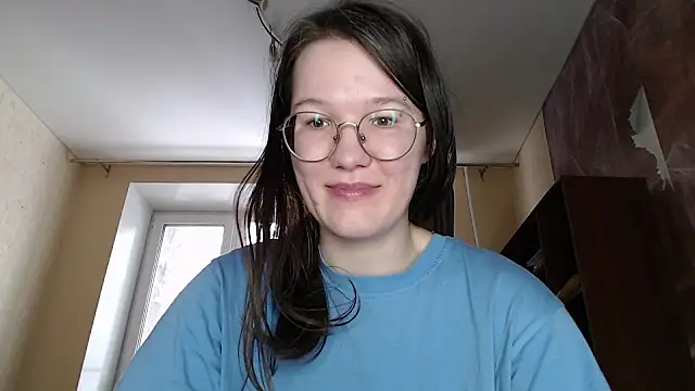 Snapshot of MiriamOr chatting on 02.05.25 MiriamOr online show from 02.05.25