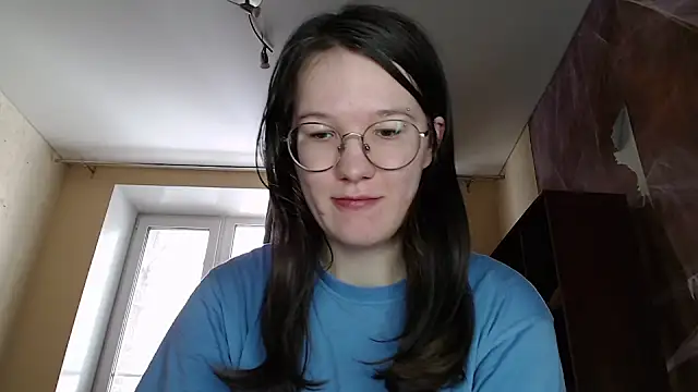 Snapshot of MiriamOr chatting on 02.06.25 MiriamOr online show from 02.06.25