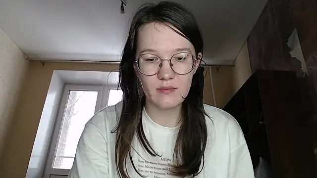 Snapshot of MiriamOr chatting on 02.12.25 MiriamOr online show from 02.12.25