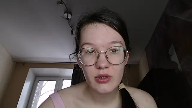 Snapshot of MiriamOr chatting on 02.15.25 MiriamOr online show from 02.15.25