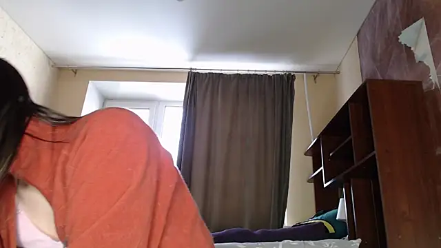 Snapshot of MiriamOr chatting on 02.19.25 MiriamOr online show from 02.19.25