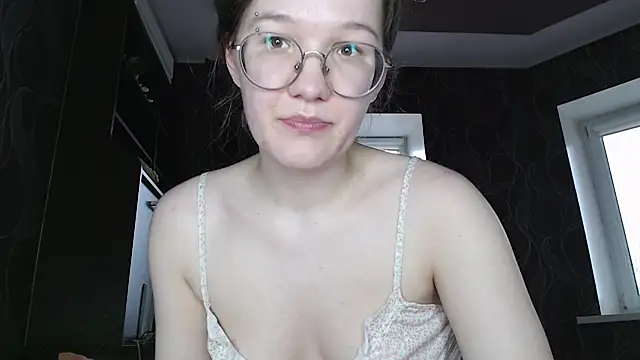 Snapshot of MiriamOr chatting on 03.16.25 MiriamOr online show from 03.16.25