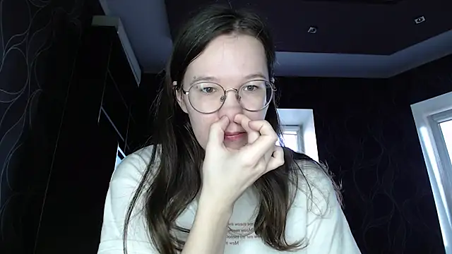 Snapshot of MiriamOr chatting on 03.21.25 MiriamOr online show from 03.21.25