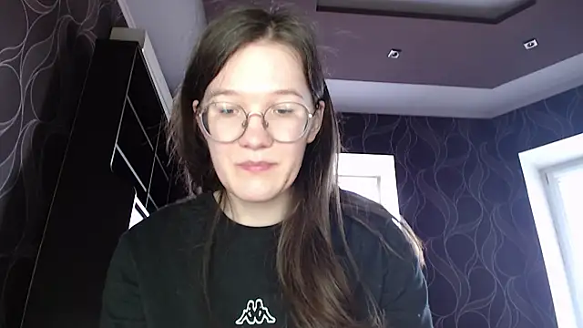 Snapshot of MiriamOr chatting on 03.22.25 MiriamOr online show from 03.22.25