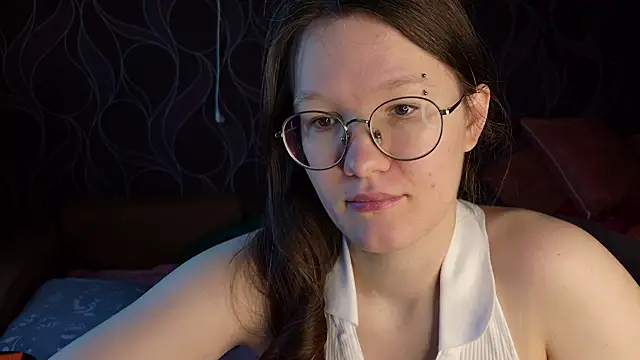 Snapshot of MiriamOr chatting on 09.21.25 MiriamOr online show from 09.21.25