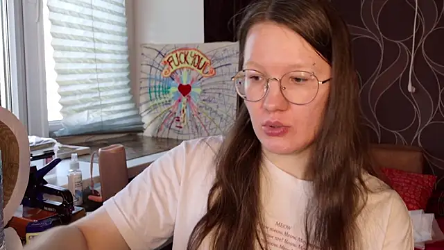 Snapshot of MiriamOr chatting on 10.11.25 MiriamOr online show from 10.11.25