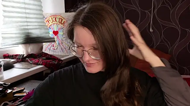 Snapshot of MiriamOr chatting on 10.13.25 MiriamOr online show from 10.13.25