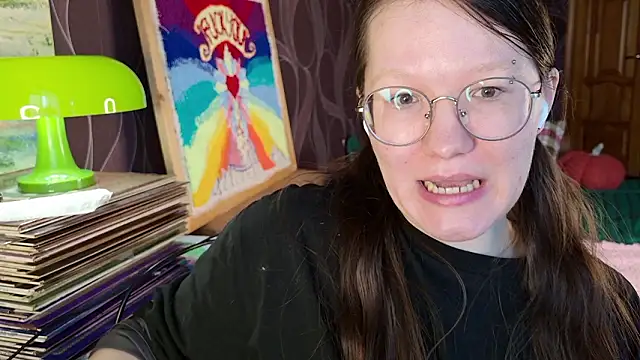 Snapshot of MiriamOr chatting on 01.11.26 MiriamOr online show from 01.11.26