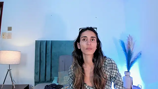 Snapshot of Nina_Cavaali chatting on 02.10.25 Nina Cavaali online show from 02.10.25