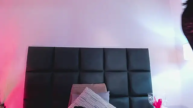 Snapshot of Nina_Cavaali chatting on 09.24.25 Nina Cavaali online show from 09.24.25