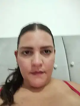 Mia Hampton online show from 07.04.26