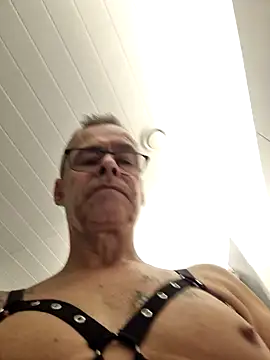 Snapshot of DarrenSullivanSlut chatting on 01.02.25 DarrenSullivanSlut online show from 01.02.25