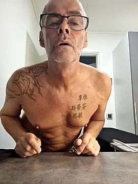 Snapshot of DarrenSullivanSlut chatting on 09.17.25 DarrenSullivanSlut online show from 09.17.25