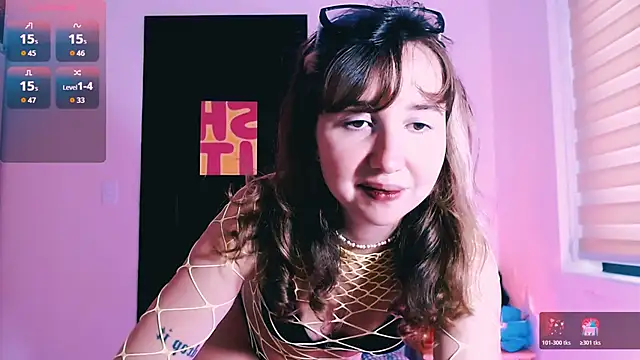 Cosmo Riri online show from 11.23.25