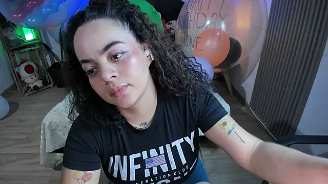 Snapshot of Cuttiealice chatting on 01.23.25 Cuttiealice online show from 01.23.25