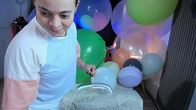 Snapshot of Cuttiealice chatting on 01.24.25 Cuttiealice online show from 01.24.25