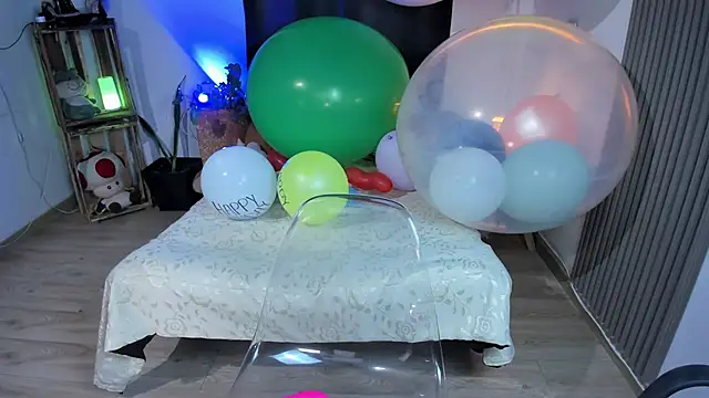 Snapshot of Cuttiealice chatting on 01.26.25 Cuttiealice online show from 01.26.25