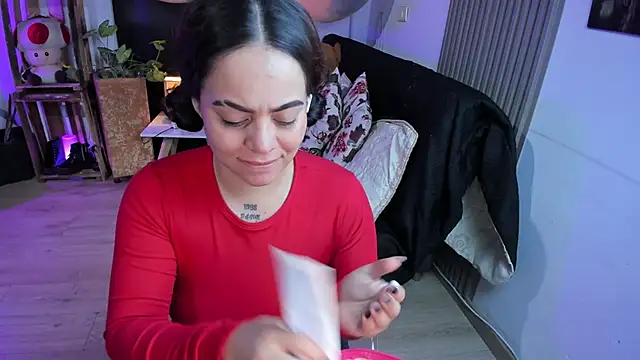 Snapshot of Cuttiealice chatting on 01.31.25 Cuttiealice online show from 01.31.25