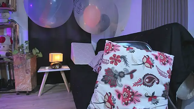 Snapshot of Cuttiealice chatting on 02.03.25 Cuttiealice online show from 02.03.25