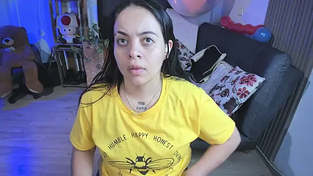 Snapshot of Cuttiealice chatting on 02.07.25 Cuttiealice online show from 02.07.25