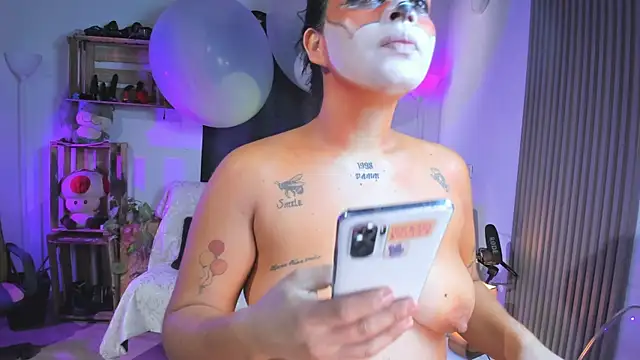 Snapshot of Cuttiealice chatting on 02.12.25 Cuttiealice online show from 02.12.25