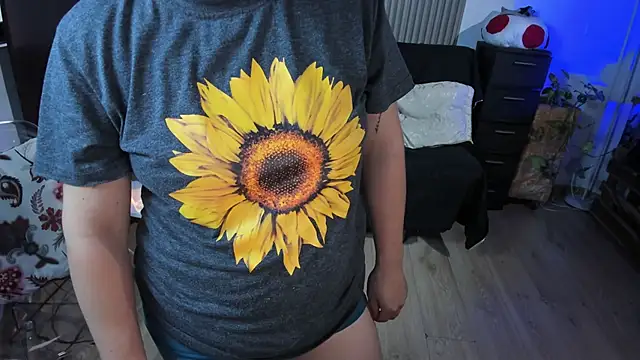 Snapshot of Cuttiealice chatting on 03.12.25 Cuttiealice online show from 03.12.25