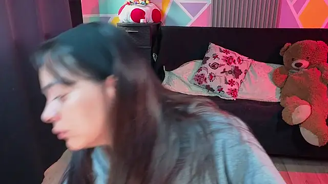 Snapshot of Cuttiealice chatting on 09.18.25 Cuttiealice online show from 09.18.25