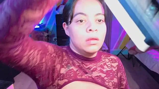 Snapshot of Cuttiealice chatting on 10.13.25 Cuttiealice online show from 10.13.25