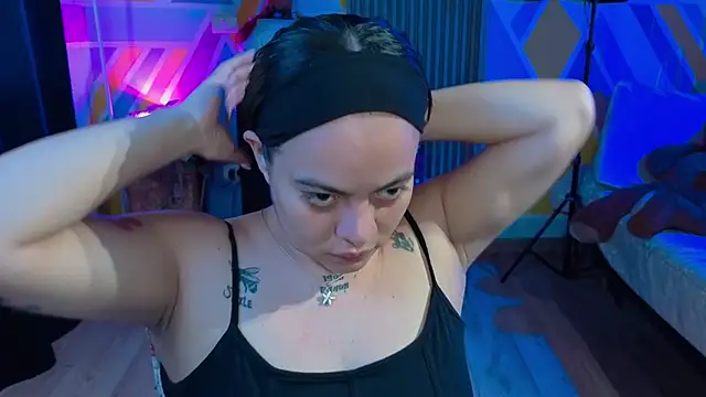 Snapshot of Cuttiealice chatting on 10.15.25 Cuttiealice online show from 10.15.25