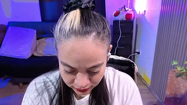 Cuttiealice online show from 12.16.25