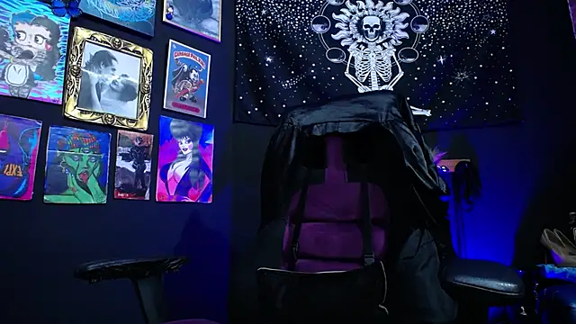 Yourmadame P online show from 12.27.24