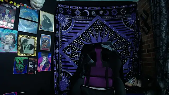 Yourmadame P online show from 09.24.25