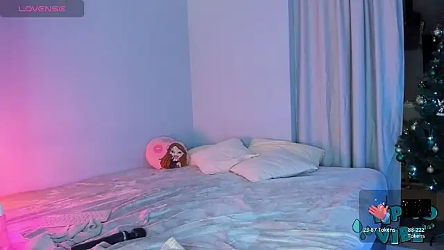 Snapshot of EllenMays chatting on 12.26.24 EllenMays online show from 12.26.24