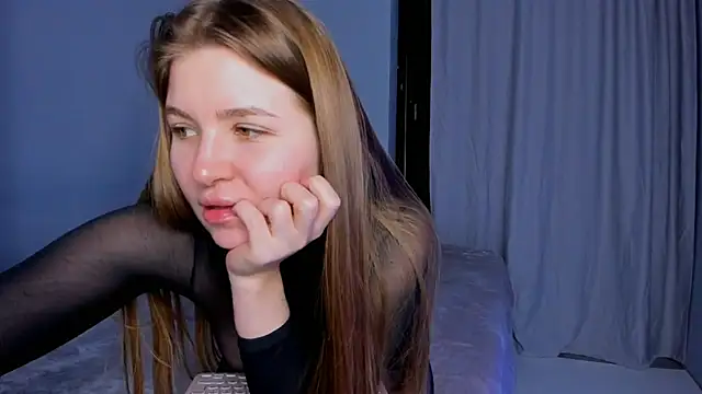 Snapshot of EllenMays chatting on 03.09.25 EllenMays online show from 03.09.25