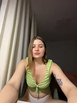 Snapshot of EllenMays chatting on 02.08.26 EllenMays online show from 02.08.26