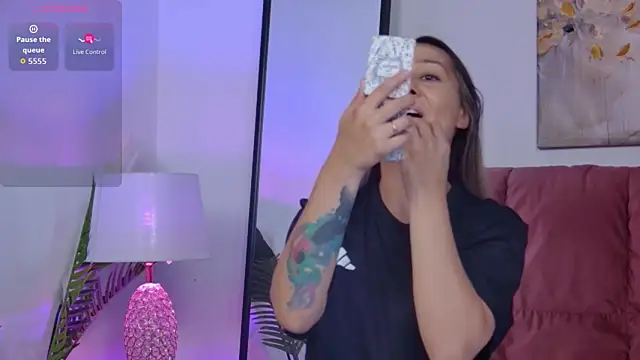 Snapshot of NicolLopeze chatting on 09.15.25 NicolLopeze online show from 09.15.25