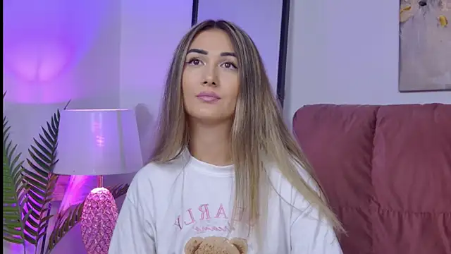 Snapshot of NicolLopeze chatting on 10.03.25 NicolLopeze online show from 10.03.25