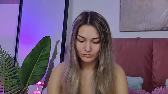 Snapshot of NicolLopeze chatting on 11.17.25 NicolLopeze online show from 11.17.25