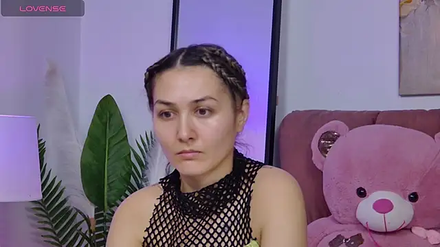 Snapshot of NicolLopeze chatting on 11.19.25 NicolLopeze online show from 11.19.25