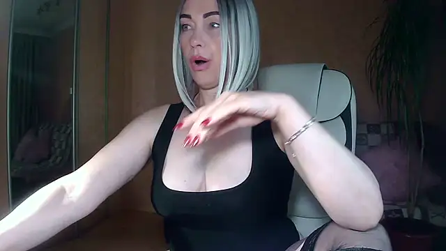 Snapshot of Roxolana_Drim chatting on 06.17.26 Roxolana Drim online show from 06.17.26