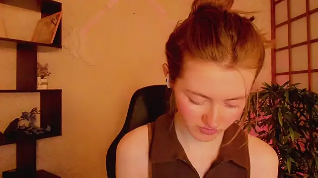 KateCuddle online show from 03.13.25