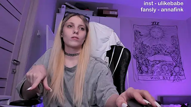 Snapshot of Anna_Fink chatting on 11.04.25 Anna Fink online show from 11.04.25