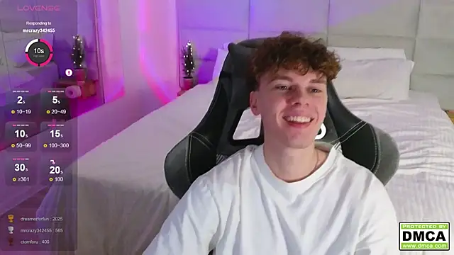 Snapshot of cute_thomas chatting on 12.25.24 cute thomas online show from 12.25.24