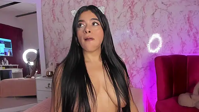 Snapshot of SophiieWilson_ chatting on 10.14.25 SophiieWilson online show from 10.14.25