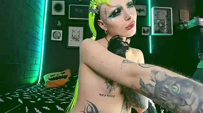 Snapshot of insania_9999_ chatting on 12.20.24 insania 9999 online show from 12.20.24