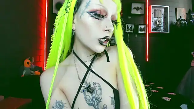 Snapshot of insania_9999_ chatting on 02.18.25 insania 9999 online show from 02.18.25